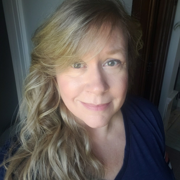 Meet your Posher, Vickie - Picture 1 of 1